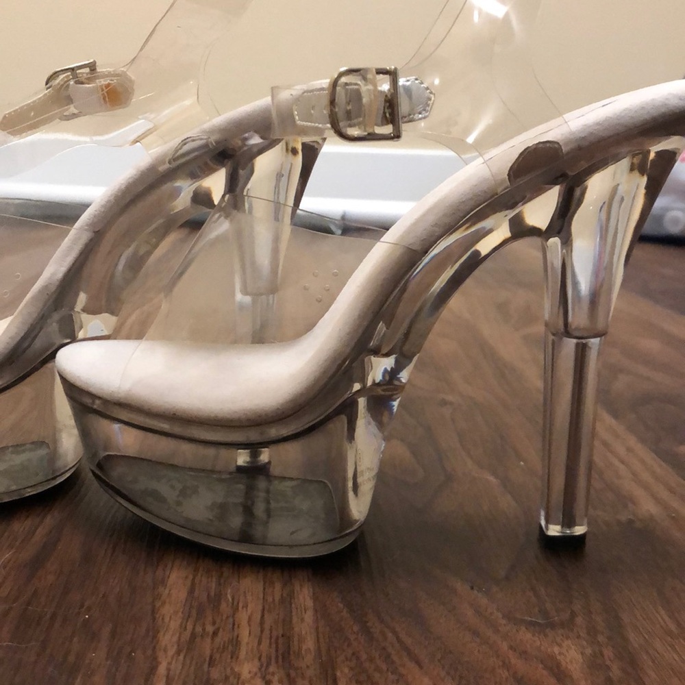 Size 8 Ellie pole shoes. 6 inch, worn once